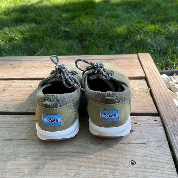 Green women’s Tom’s canvas sneakers size 8 - Picture 2 of 3